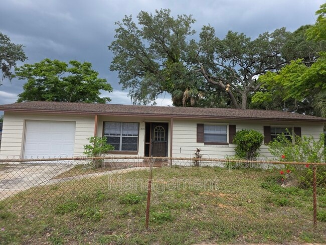 1030 Pine Valley Ln in Titusville, FL - Foto de edificio - Building Photo