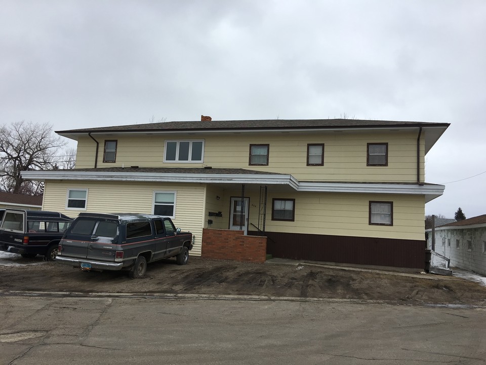 Investment PACKAGE in Harvey, ND - Building Photo