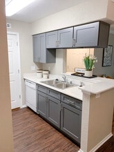 333 Holly in The Woodlands, TX - Foto de edificio - Building Photo