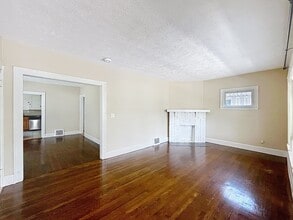 2683 Hampshire Rd, Unit 2 in Cleveland Heights, OH - Foto de edificio - Building Photo