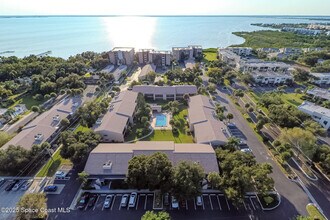 201 International Dr in Cape Canaveral, FL - Foto de edificio - Building Photo