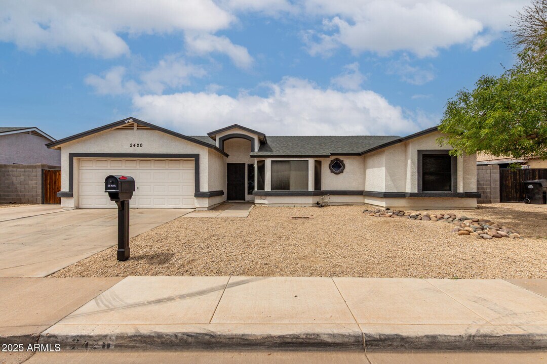 2420 E Garnet Ave in Mesa, AZ - Building Photo