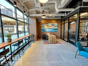 951 W Dakin St, Unit 1 in Chicago, IL - Building Photo - Building Photo