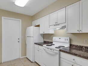 1166 SE Preston Ln in Port St. Lucie, FL - Foto de edificio - Building Photo