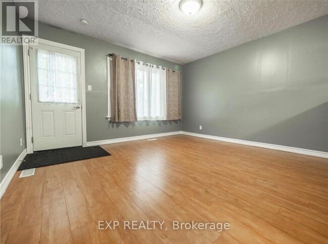 29 Rockwood Ave in St Catharines, ON - Building Photo - Building Photo