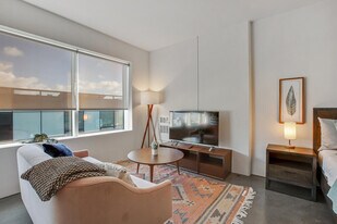 18 10th St in San Francisco, CA - Building Photo