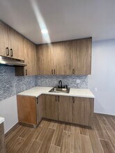 20301 Cohasset St, Unit 5 in Los Angeles, CA - Building Photo - Building Photo