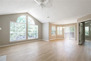 901 Wentworth Ct in Alpharetta, GA - Building Photo