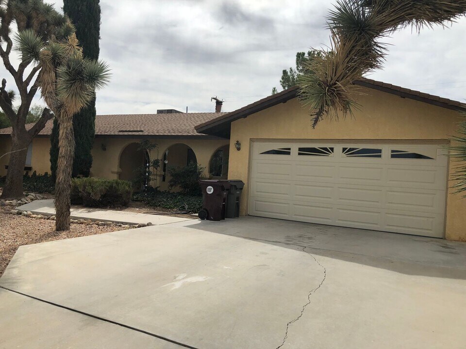 58013 Ivanhoe Dr in Yucca Valley, CA - Building Photo