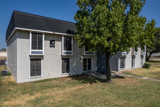 Casa Luna Apartments in Dallas, TX - Foto de edificio - Building Photo