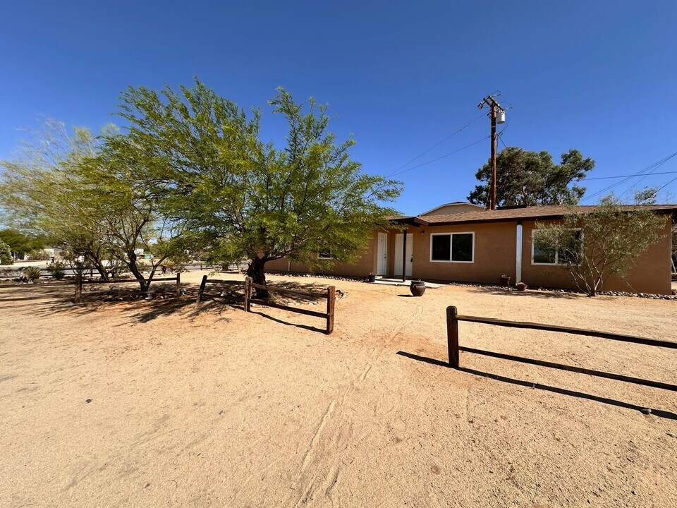 6610 Park Blvd, Unit A in Joshua Tree, CA - Foto de edificio