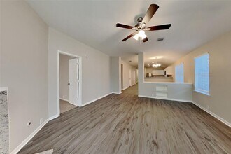 10219 E Summit Canyon Dr in Houston, TX - Building Photo - Building Photo
