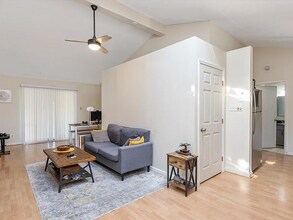 205 Spring St, Unit 2 in Durham, NC - Building Photo - Building Photo