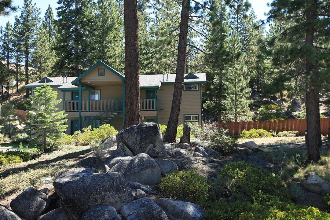 Meadowbrook Apartments in Stateline, NV - Building Photo