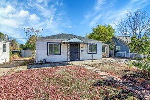 4876 Decatur St in Denver, CO - Building Photo