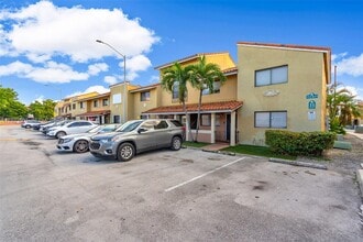 2740 W 63rd St in Hialeah, FL - Foto de edificio - Building Photo