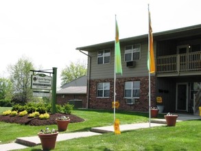 Hometown Apartments / Laurel Springs in Fairborn, OH - Foto de edificio - Building Photo