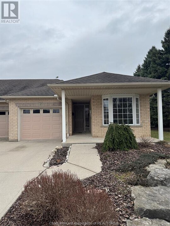 2 Wilhelmina Way in Chatham, ON - Building Photo