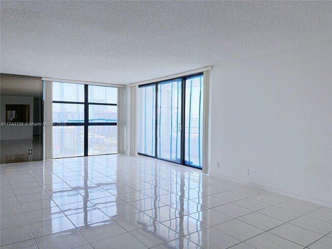 20355 NE 34th Ct, Unit 2950 in Aventura, FL - Building Photo - Building Photo