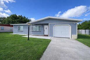 2403 Cleveland Rd in Sebring, FL - Building Photo