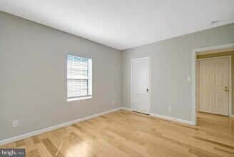 1906 N Rhodes St in Arlington, VA - Building Photo - Building Photo