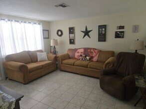 9621 Shamokin Ln in Port Richey, FL - Building Photo - Building Photo