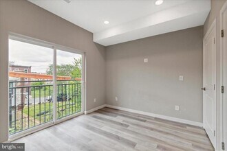 2424 Nicholas St in Philadelphia, PA - Building Photo - Building Photo