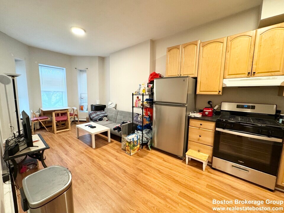96 Hammond St, Unit 2 in Boston, MA - Foto de edificio