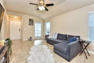 404 Craters of the Moon Blvd in Pflugerville, TX - Building Photo - Building Photo