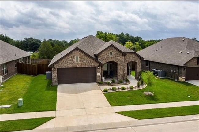 property at 652 Cottage Pl