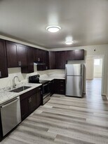 242 16th St in Richmond, CA - Building Photo