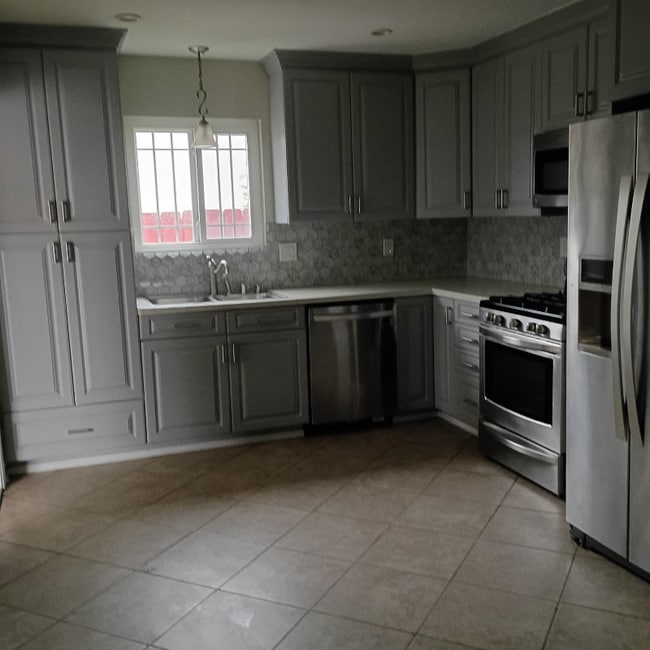 1103 Myra Ave in Chula Vista, CA - Foto de edificio - Building Photo