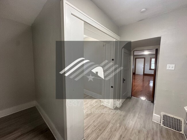 2411 N Main St in Dayton, OH - Building Photo - Building Photo