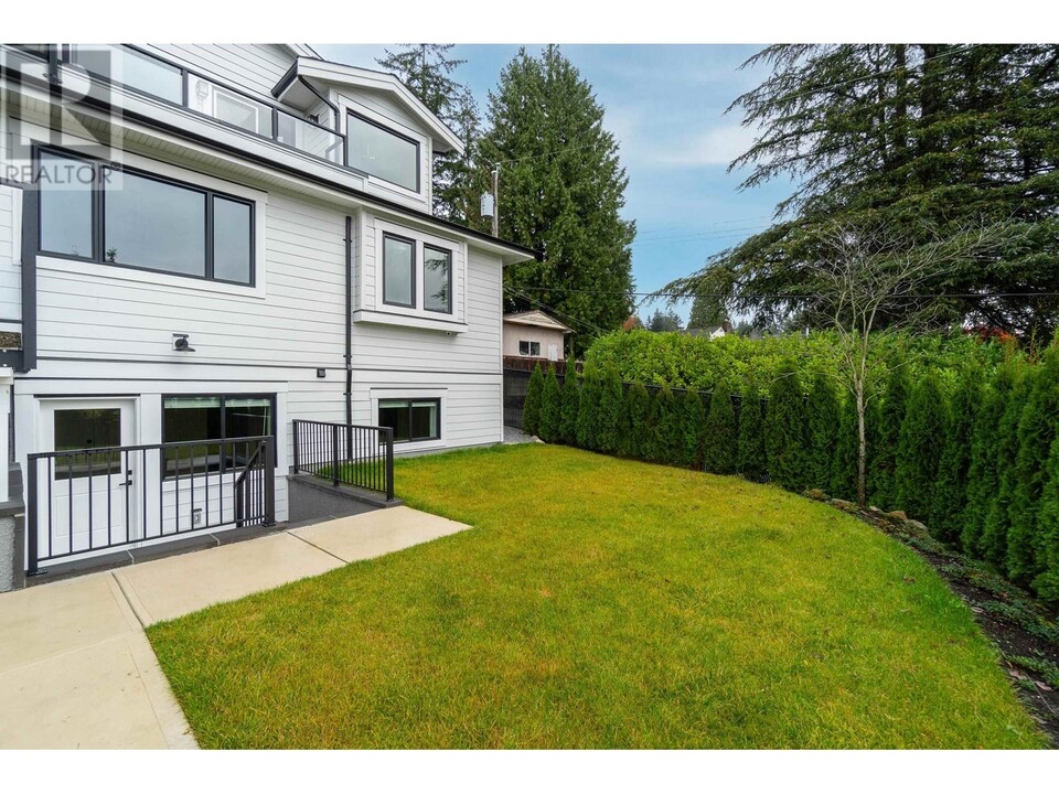 4568 McKee St in Burnaby, BC - Building Photo