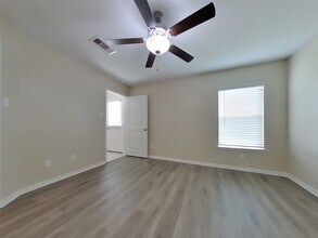 524 Red Dusk Paint Dr in La Marque, TX - Building Photo - Building Photo