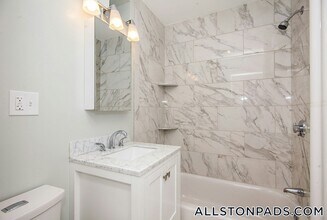 33 Walbridge St, Unit 7 in Boston, MA - Foto de edificio - Building Photo