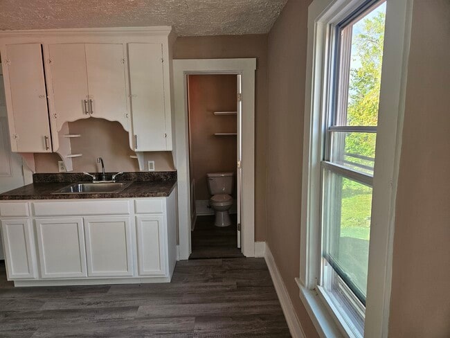 77 Saratoga Ave, Unit B in Rochester, NY - Building Photo - Building Photo