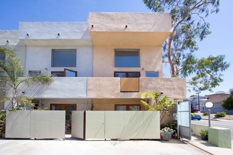 200 Pacific Ave in Venice, CA - Building Photo - Building Photo