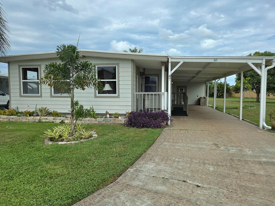 4800 SE Federal Hwy in Stuart, FL - Building Photo