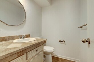 11126 Twain Dr in Montgomery, TX - Foto de edificio - Building Photo