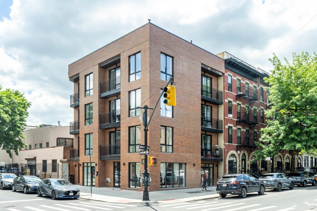 689 Franklin Ave in Brooklyn, NY - Building Photo