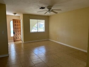 1239 SE 23rd Pl in Cape Coral, FL - Building Photo - Building Photo