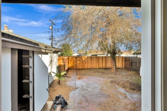 526 Olive St in Bakersfield, CA - Building Photo - Building Photo