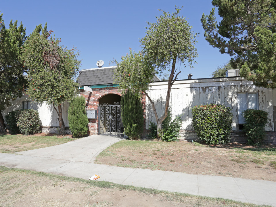 3339 E Fairmont Ave in Fresno, CA - Foto de edificio