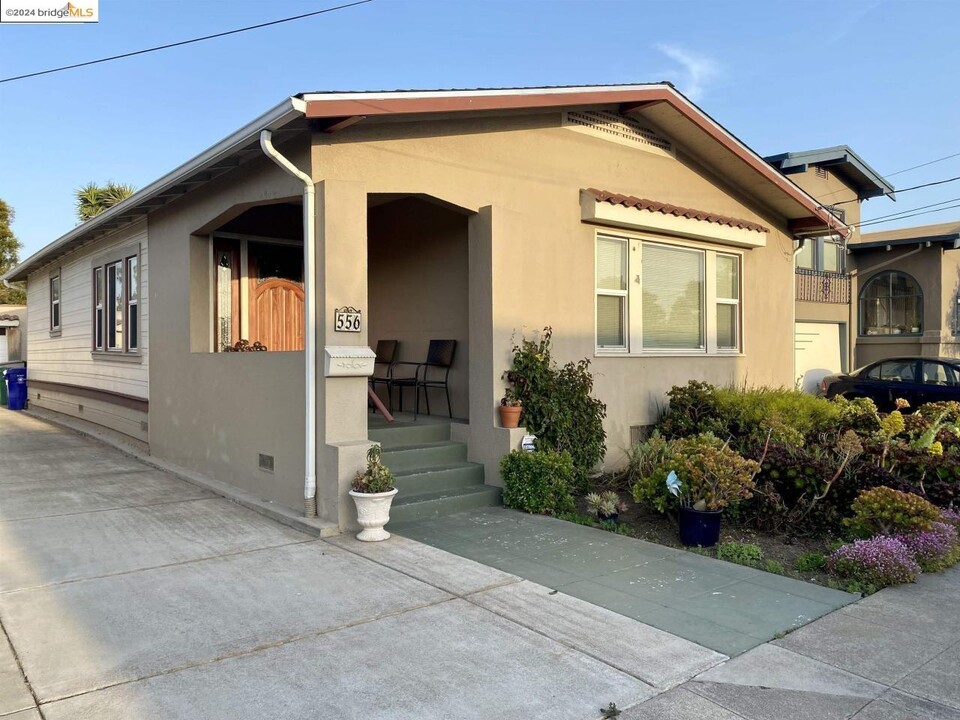 556 41st St in Richmond, CA - Building Photo