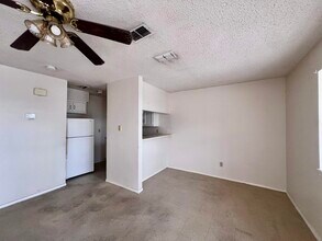 216 E Cherry Ln in Laredo, TX - Building Photo - Building Photo