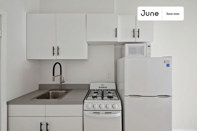 235 W 63rd St, Unit 1C in New York, NY - Building Photo - Building Photo