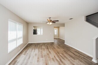 7446 Oxford Garden Cir in Apollo Beach, FL - Building Photo - Building Photo
