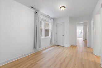 6445 N Greenview Ave, Unit 1 in Chicago, IL - Foto de edificio - Building Photo