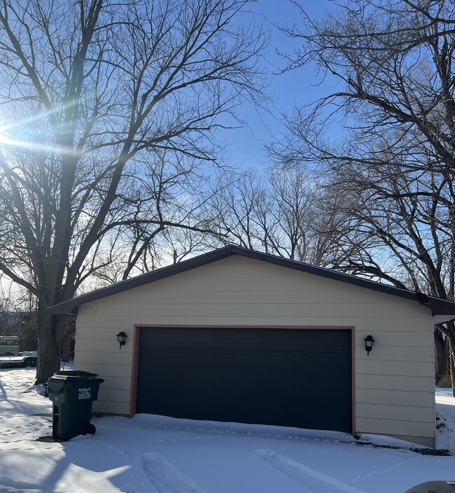 433 S Ridge Rd in Hesston, KS - Building Photo - Building Photo